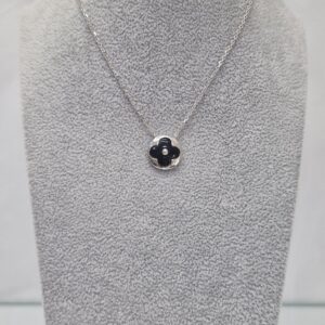 Сребърно колие