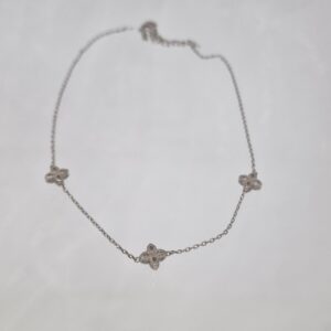 Сребърно колие