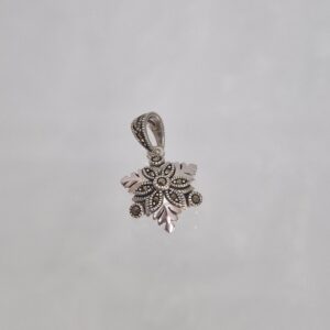 Сребърен медальон с марказит