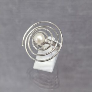 Сребърен пръстен с перла
