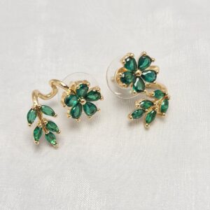 Обици със зелени кристали